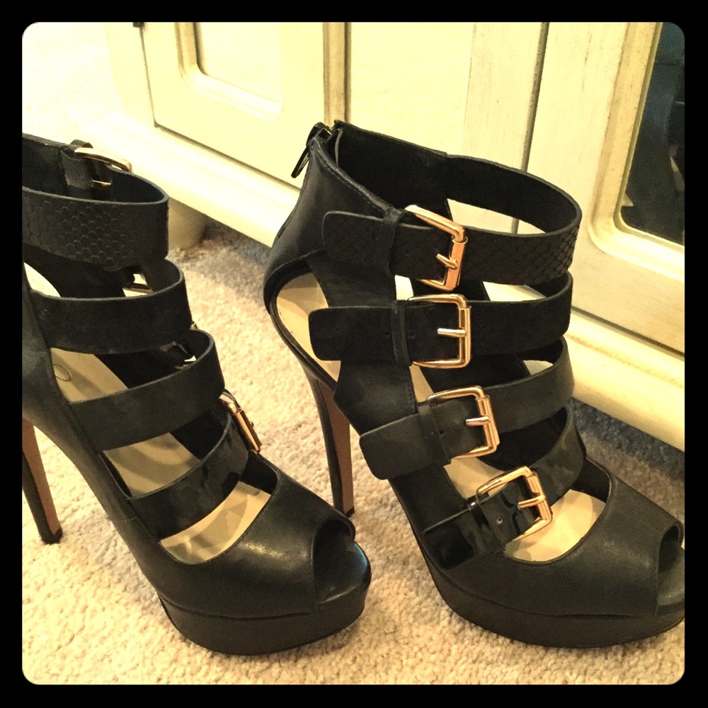 Aldo high heels with gold buckles. - Picture 1 of 2